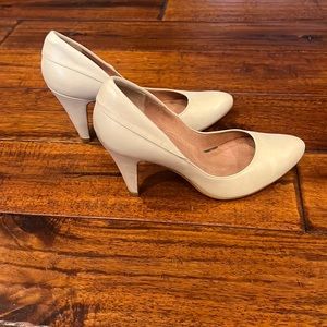 Aldo pumps 7/37 short heel.